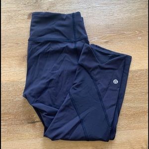 Lululemon navy blue crop leggings. New condition